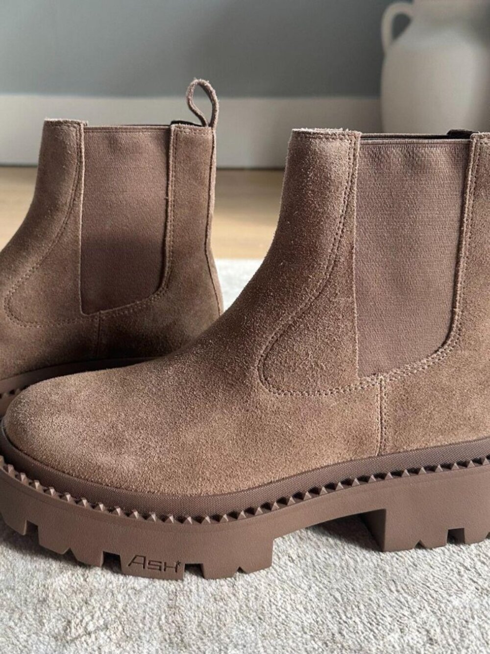 ASH Genesis suede lug sole "chelsea" boots––taupe EU38/US 8, brand new 🤎